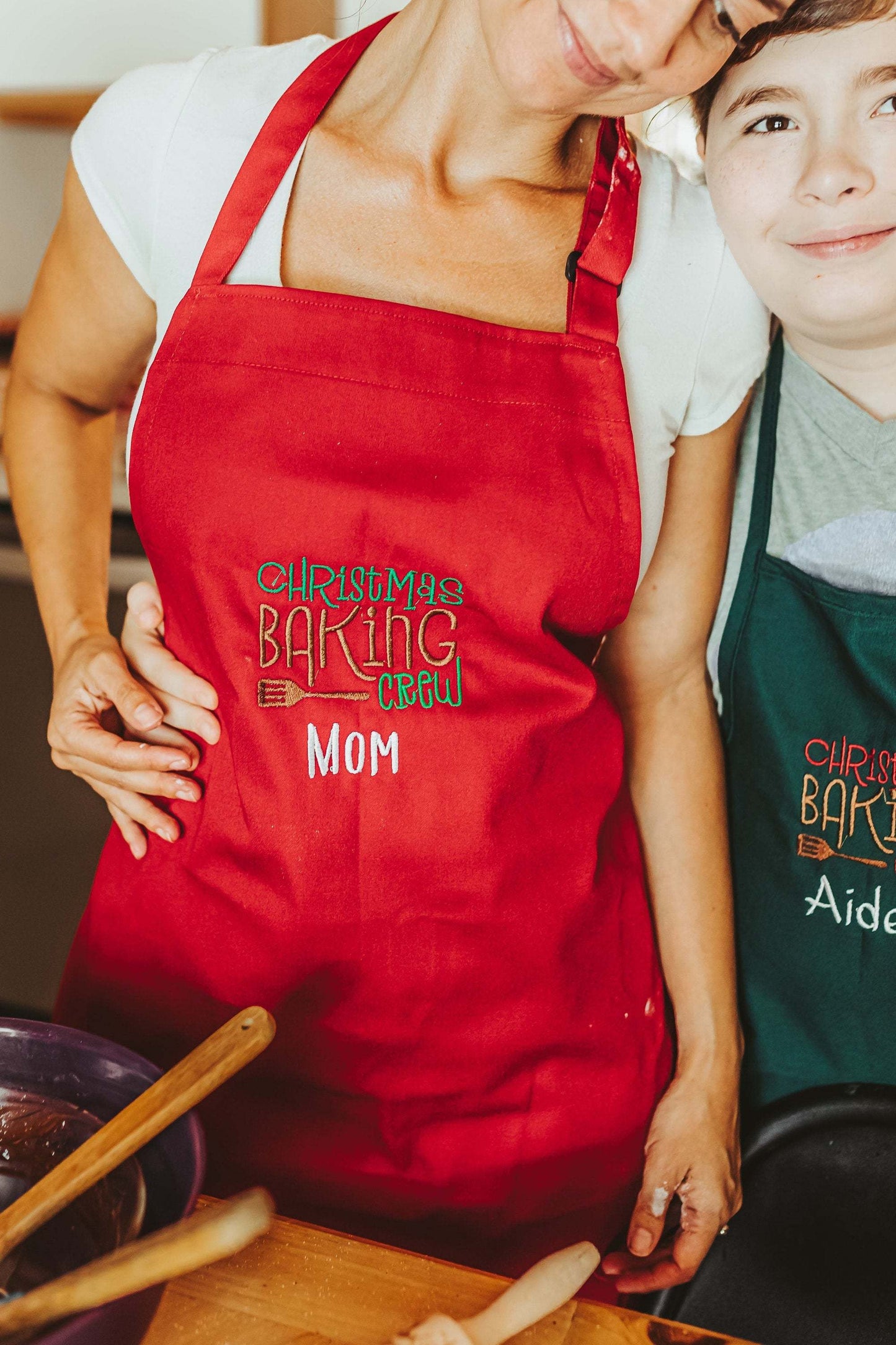 Product Details
The red Christmas baking apron for adults is the perfect accessory for all your holiday baking needs. The apron features an embroidered design that