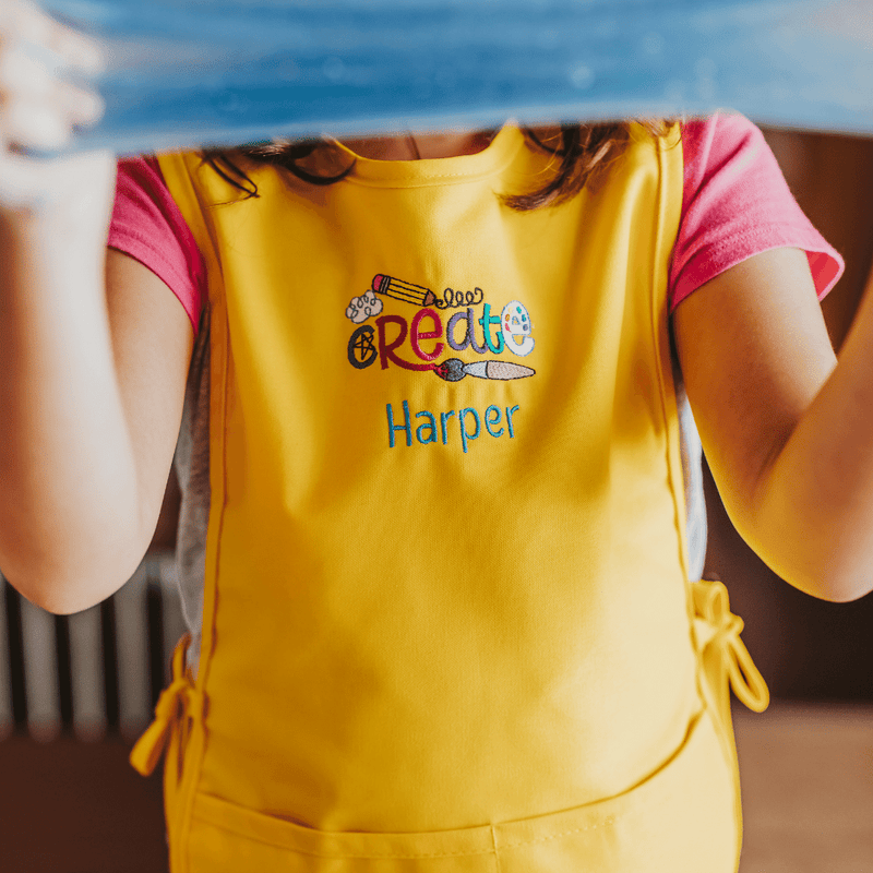 Kids love art! This box is the perfect for the child who loves to explore with art. It features a personalized art smock. Along with Eco Dough, watercolor gel crayon