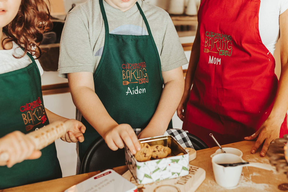 Mommy and Me Christmas Baking Aprons – Sewing From The Hart