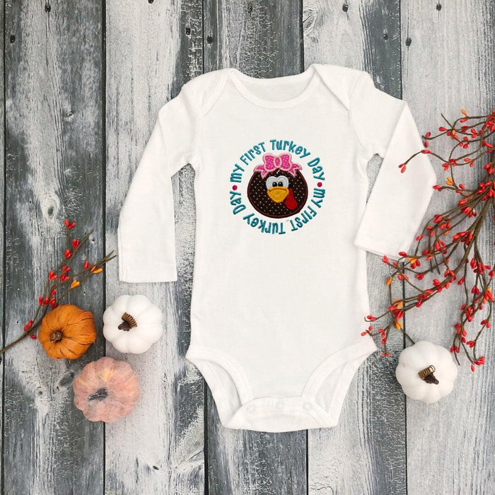There's no meal more anticipated than Thanksgiving. So honor your baby's first Thanksgiving by dressing them in this adorable onesie. Featuring a cute appliquéd turk