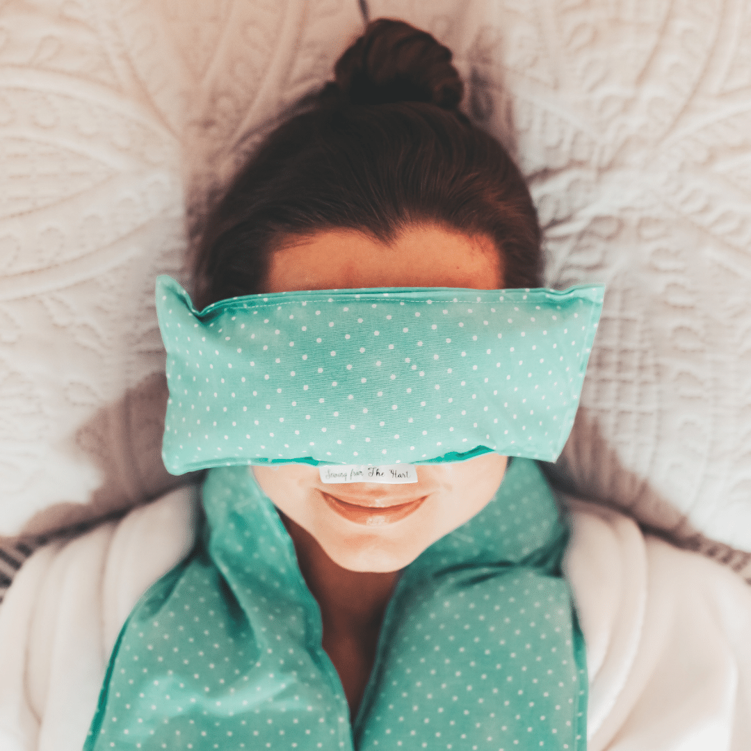 Aromatherapy Eye Pillow will help you relax and unwind. In just 10 minutes, you can use it to soothe your senses as you drift off to sleep. Our eye pillow is filled 